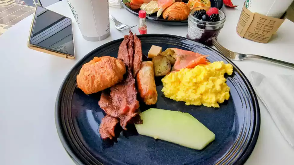 Breakfast at the Club Lounge in Delta Hotels Toronto